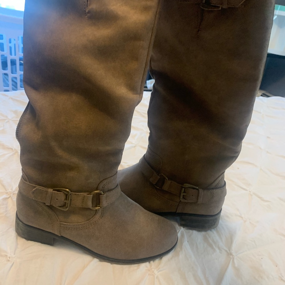 Size 7.5 XOXO boots worn twice